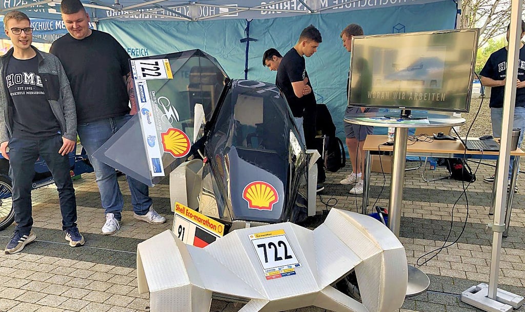 Auch die Forschungsgruppe Eco-Emotion präsentierte sich. Deren Ziel ist die Teilnahme am Shell-Eco-Marathon, bei dem eine möglichst große Strecke mit einer begrenzten Menge Treibstoff zurückgelegt werden muss.