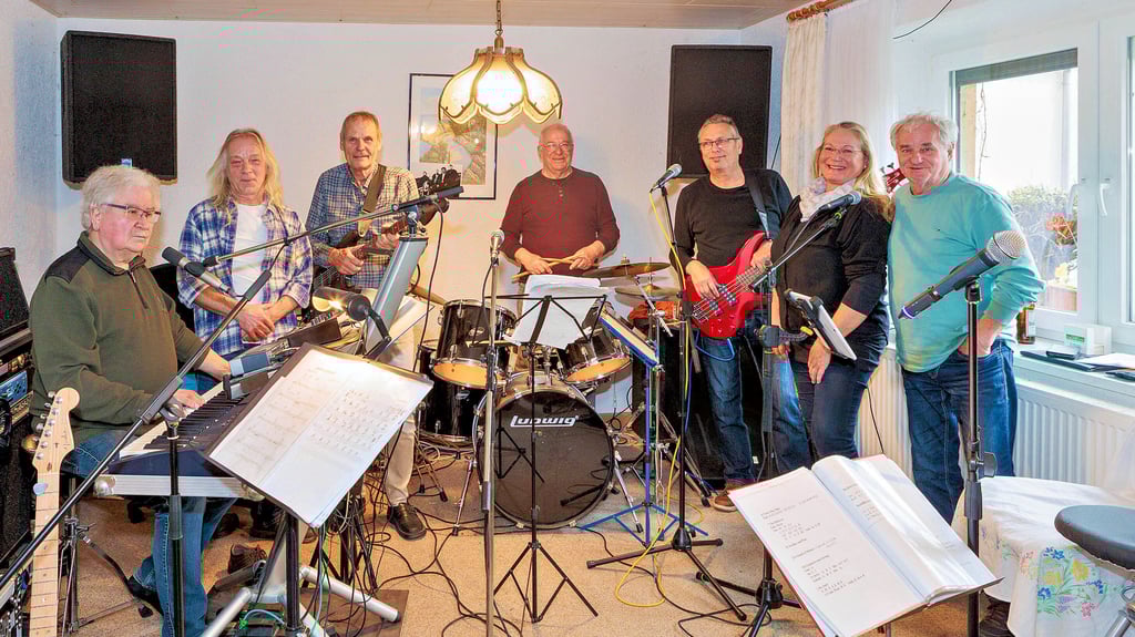 Die Palomas proben in Lonzig für das Musikertreffen am kommenden Samstag im Zeitzer Schuppen. Verstärkung gibt es von Freunden.