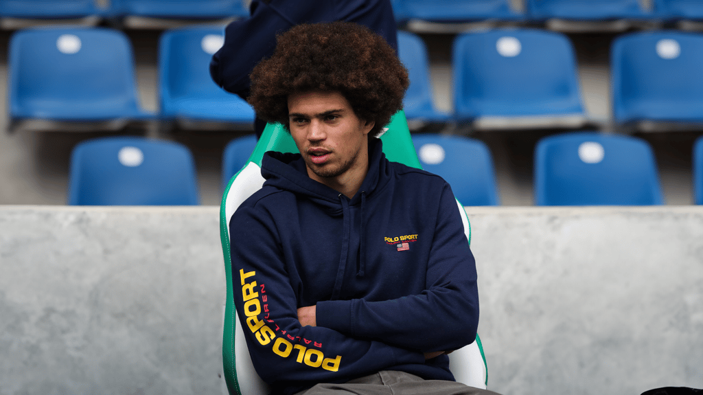 Jonah Fabisch ist beim 1. FC Magdeburg wieder im Training dabei. Gegen den Hamburger SV musste er das Spiel dennoch vom Spielfeldrand verfolgen.