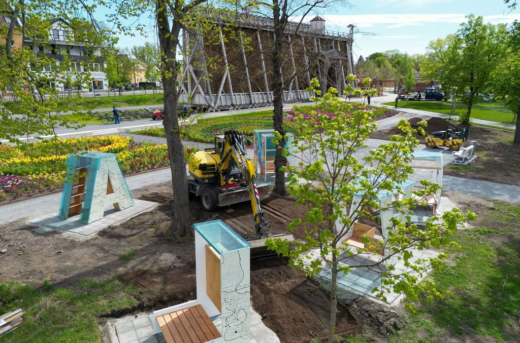 Letzte Arbeiten laufen auf dem Gelände der Landesgartenschau in Bad Dürrenberg.
