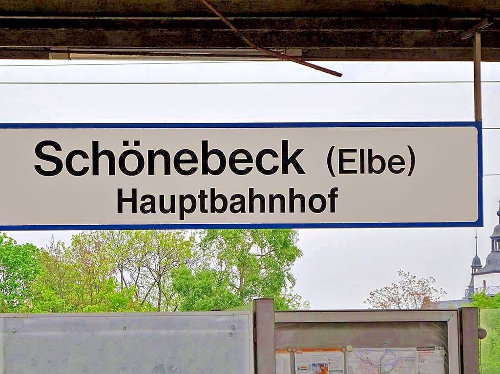 Könnten Fahrgäste am Bahnhof in Schönebeck bald so begrüßt werden?
