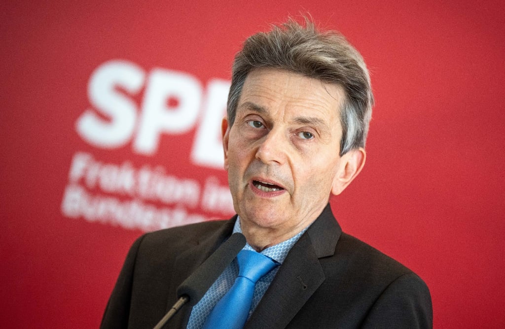 SPD-Fraktionschef Rolf Mützenich setzt sich für eine Kommission zur Corona-Aufarbeitung ein.