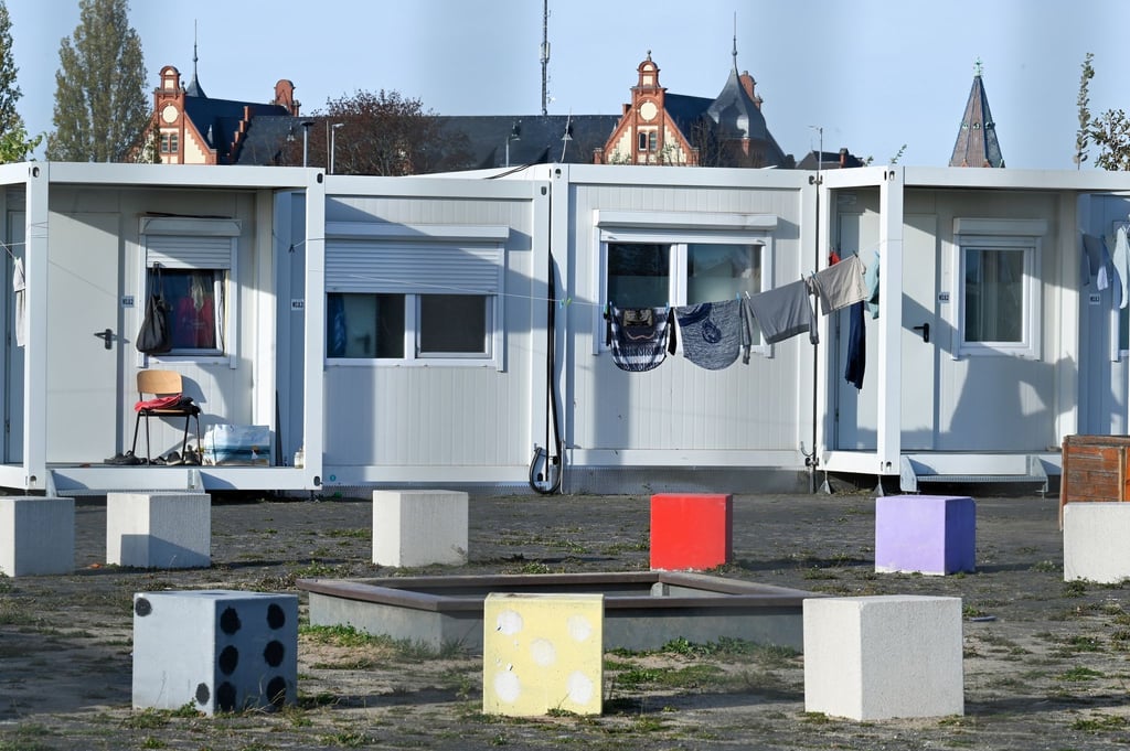 Die Container am Columbiadamm auf dem Tempelhofer Feld sind Unterkünfte für Geflüchtete.
