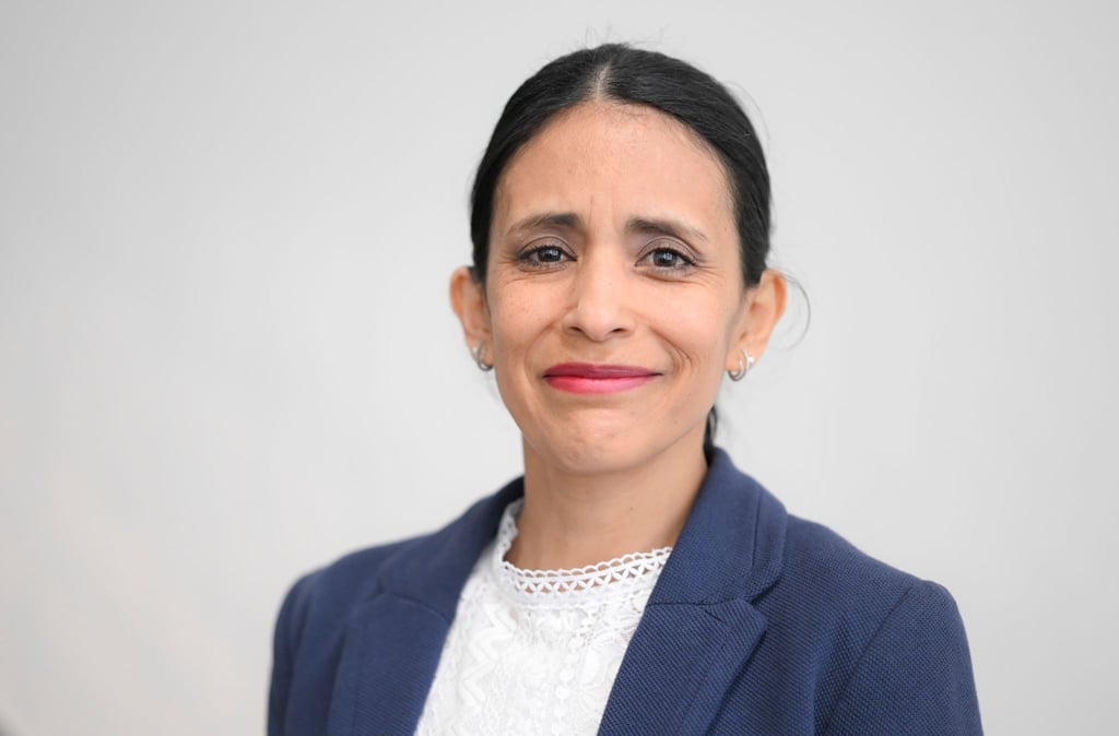 Diana Gonzalez Olivo, Brandenburgs neue Integrationsbeauftragte, wird bei einer Pressekonferenz nach der Kabinettssitzung der Landesregierung vorgestellt.