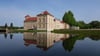 Die Parkseite von Schloss Rheinsberg mit dem Kurt Tucholsky Literaturmuseum.