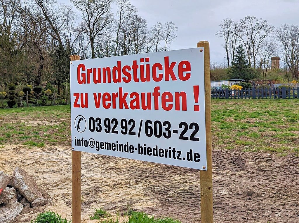 Am Parkweg Heyrothsberge sollen sechs weitere Einfamilienhäuser entstehen. Die Vermarktung läuft über die Gemeinde Biederitz.
