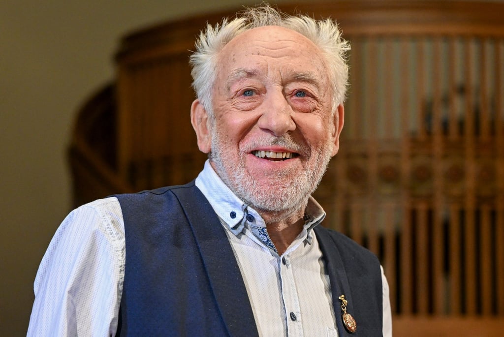 Der Intendant Dieter Hallervorden führt durch die Jahrespressekonferenz seines Schlosspark-Theaters für die Spielzeit 2023/24.