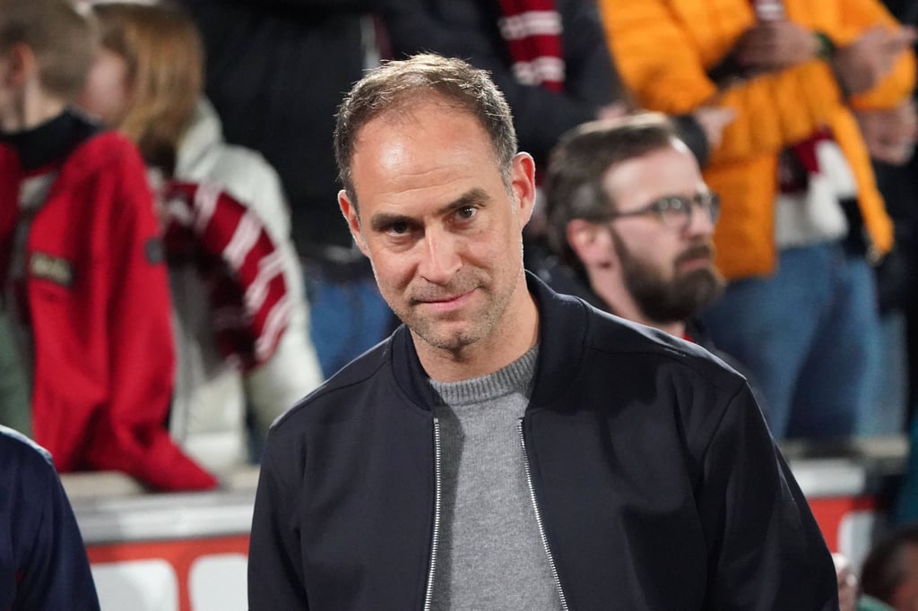 Oliver Mintzlaff gratuliert Bayer Leverkusen.