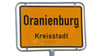 Das Ortsschild mit der Aufschrift „Oranienburg Kreisstadt“ steht an der Stadtgrenze.