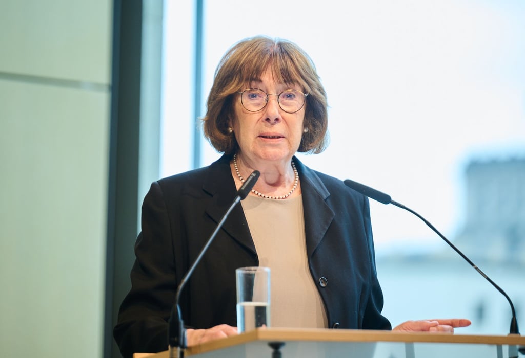 Jeanine Meerapfel, Präsidentin der Akademie der Künste, spricht in der Akademie.