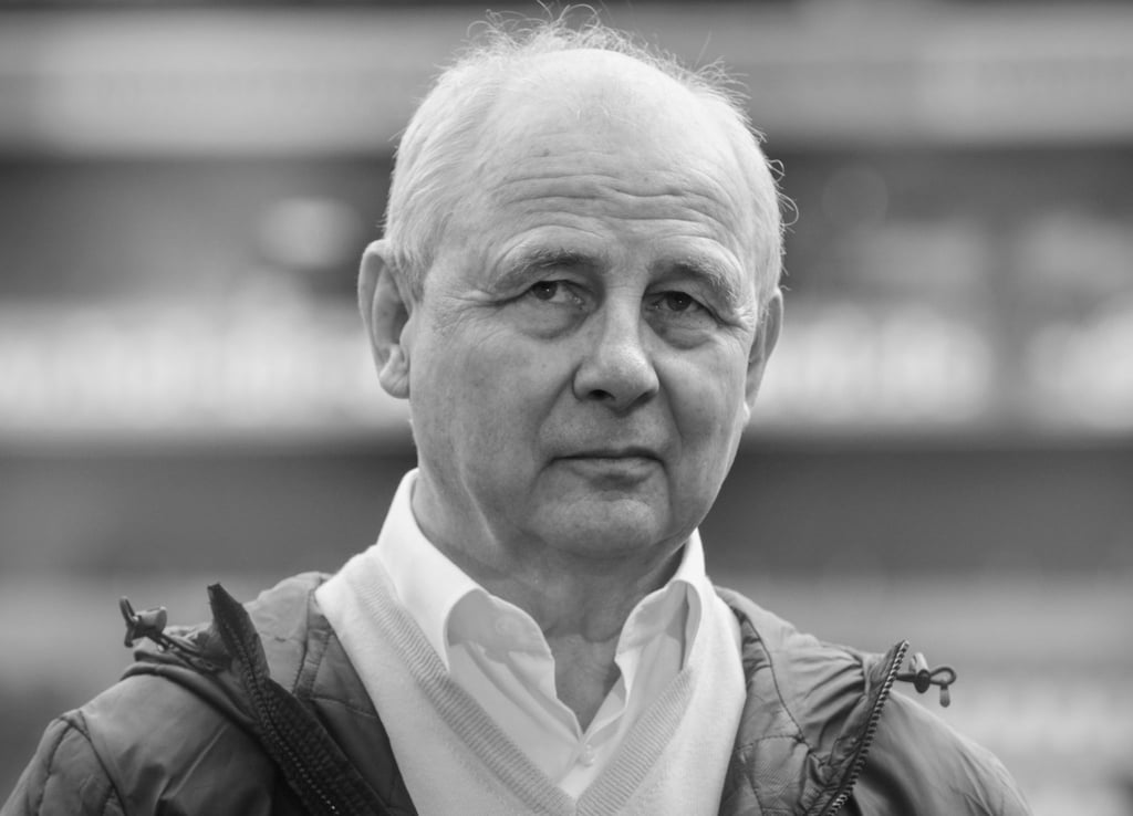 Die Frankfurter Spieler-Legende Bernd Hölzenbein ist im Alter von 78 Jahren gestorben.