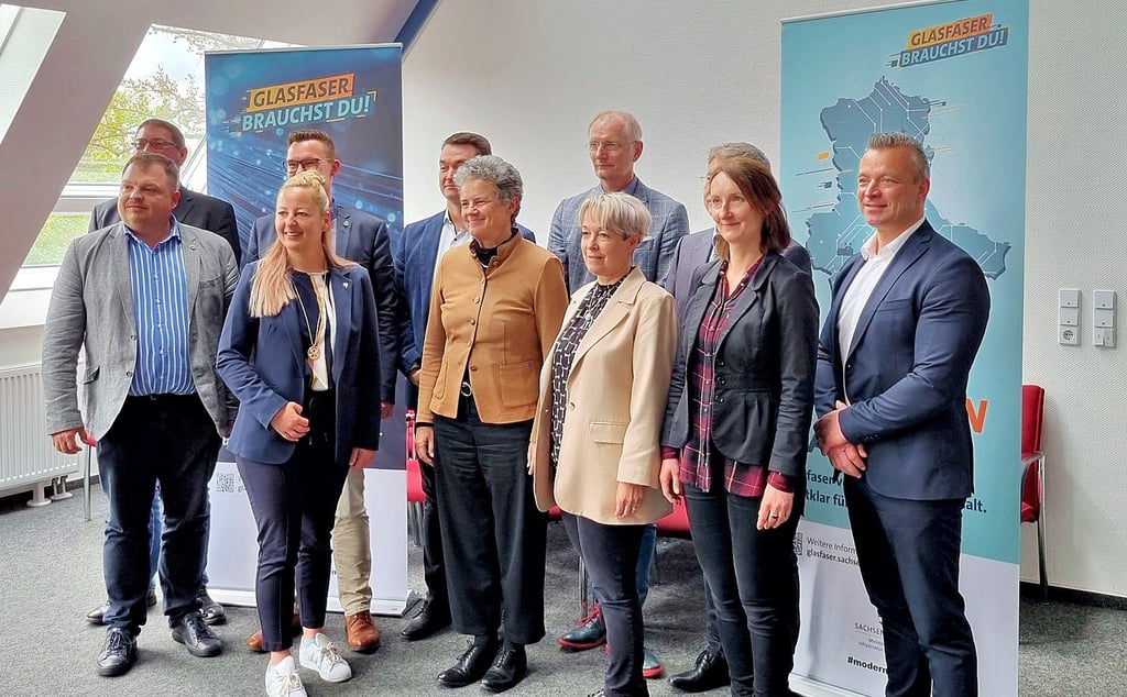 Bürgermeister und Landrat nach der Glasfaserrunde