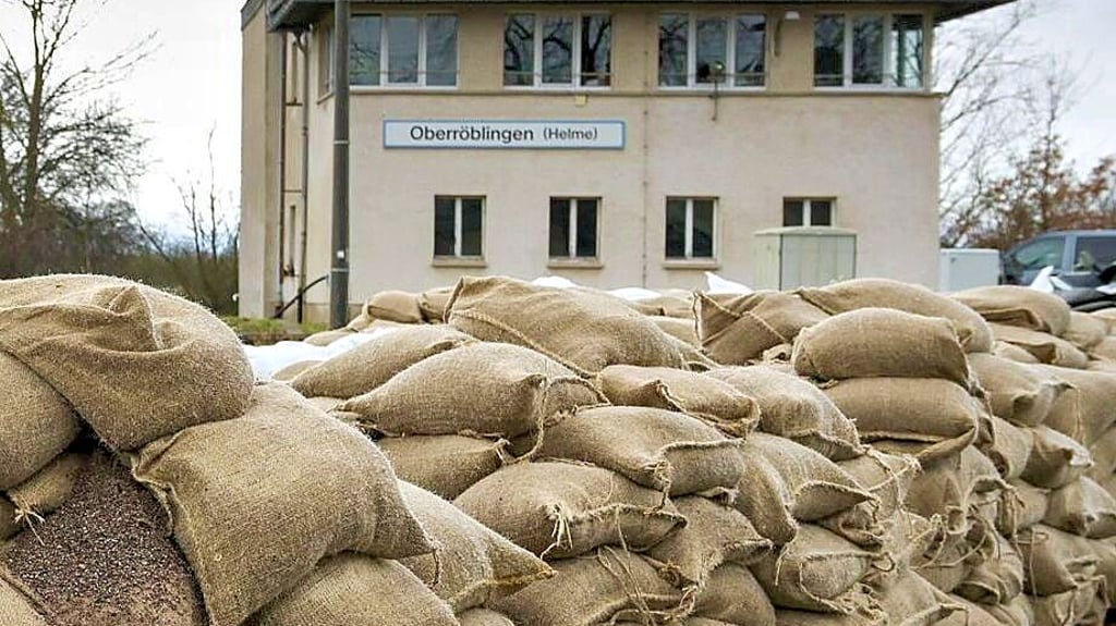 Gestapelte Sandsäcke in Oberröblingen