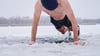 30 Sekunden können schon viel sein: Beim Eisbaden ist es ein Muss, auf die Signale des eigenen Körpers zu hören.