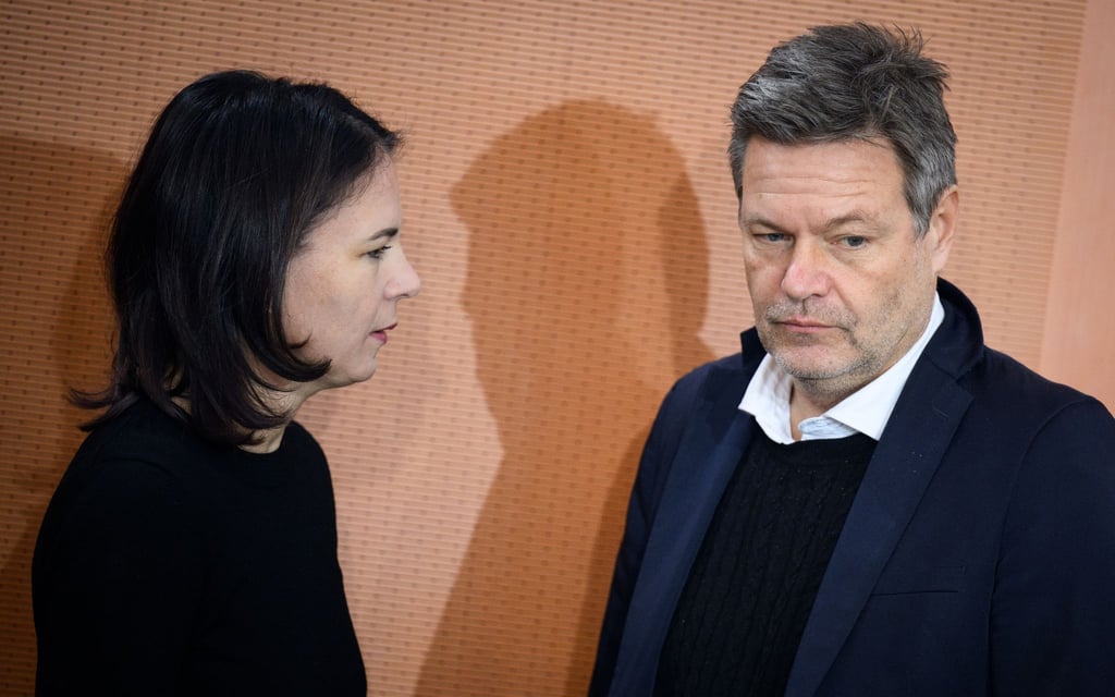 Können alles andere als zufrieden sein mit den aktuellen Umfragewerten: Bundesaußenministerin Annalena Baerbock (l.) und Bundeswirtschaftsminister Robert Habeck.