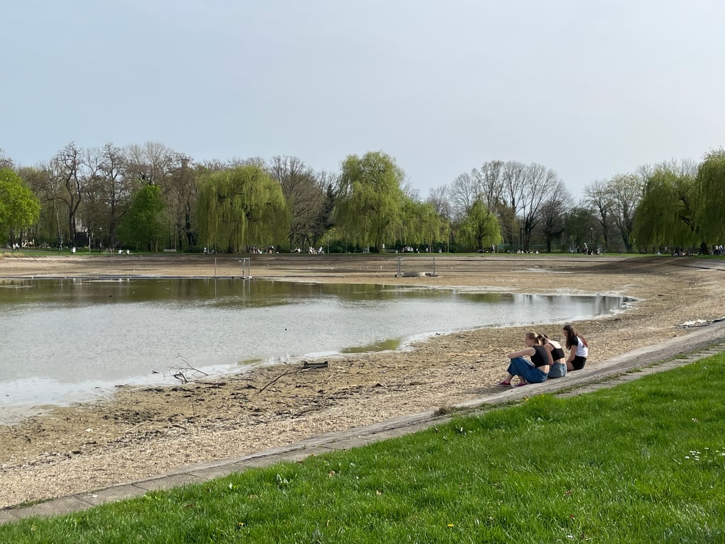 Halles Fontäne auf dem Trockenen: So präsentiert sich Europas dritthöchstes Wasserspiel aktuell.
