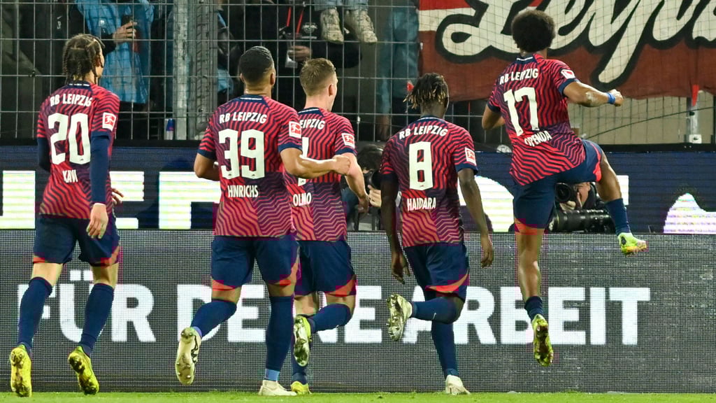 Wollen wieder in die Champions League: Spieler von RB Leipzig wie Stürmer Lois Openda