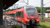 Ein Regionalzug steht am Bahnhof Griebnitzsee.