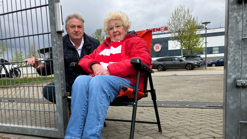 Immer beim Training des Halleschen FC dabei: Dieter Raith und Helga Noffke