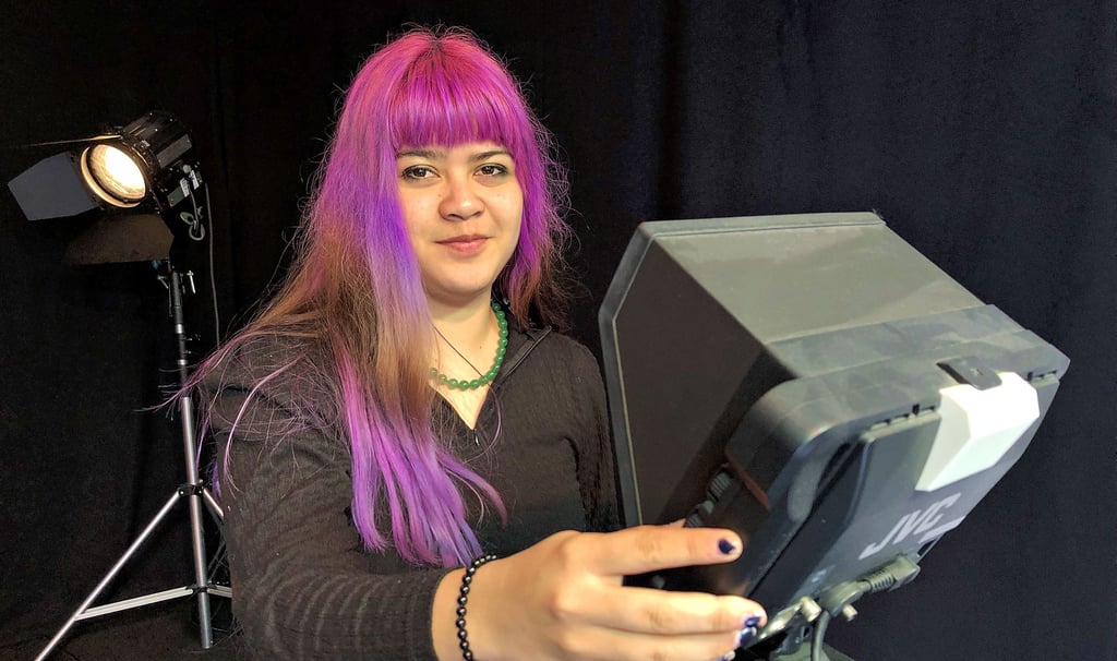Die spanische Künstlerin Isabell Delgadillo ist die Erste, die im Offenen Kanal Dessau einen internationalen Freiwilligendienst absolviert hat.