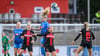 Leipzigs Jenny Hipp geht im Hinspiel gegen Leverkusen zum Kopfball.