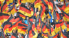 Die Fans der deutschen Mannschaft winken mit Deutschlandfahnen.