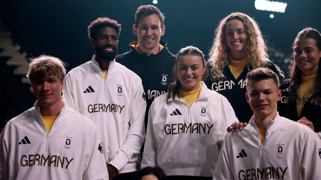 Olympische Spiele Deutsches OlympiaTeam präsentiert seine ParisOutfits