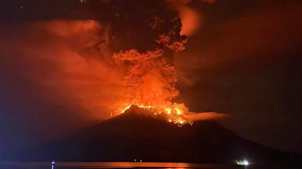 Tsunami warning after violent volcanic eruption in Indonesia
