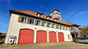 Außen hui, innen pfui: Die roten Tore von Wernigerodes Feuerwehr-Gerätehaus sind nur noch Attrappe.  