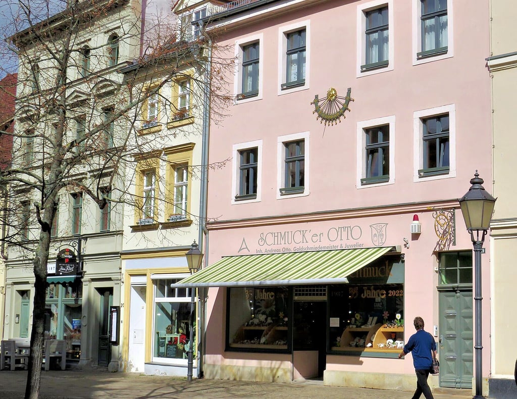 Die Goldschmiede Schmucker Otto am Roßmarkt 19 in Zeitz kann auf eine lange Handwerks- und Traditionsgeschichte hinter ihren Mauern verweisen.