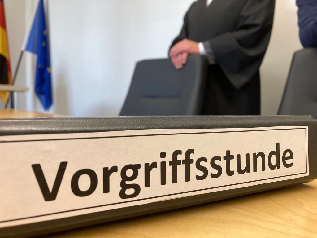 Erneut hat sich ein Gericht mit der umstrittenen Vorgriffsstunde beschäftigt.