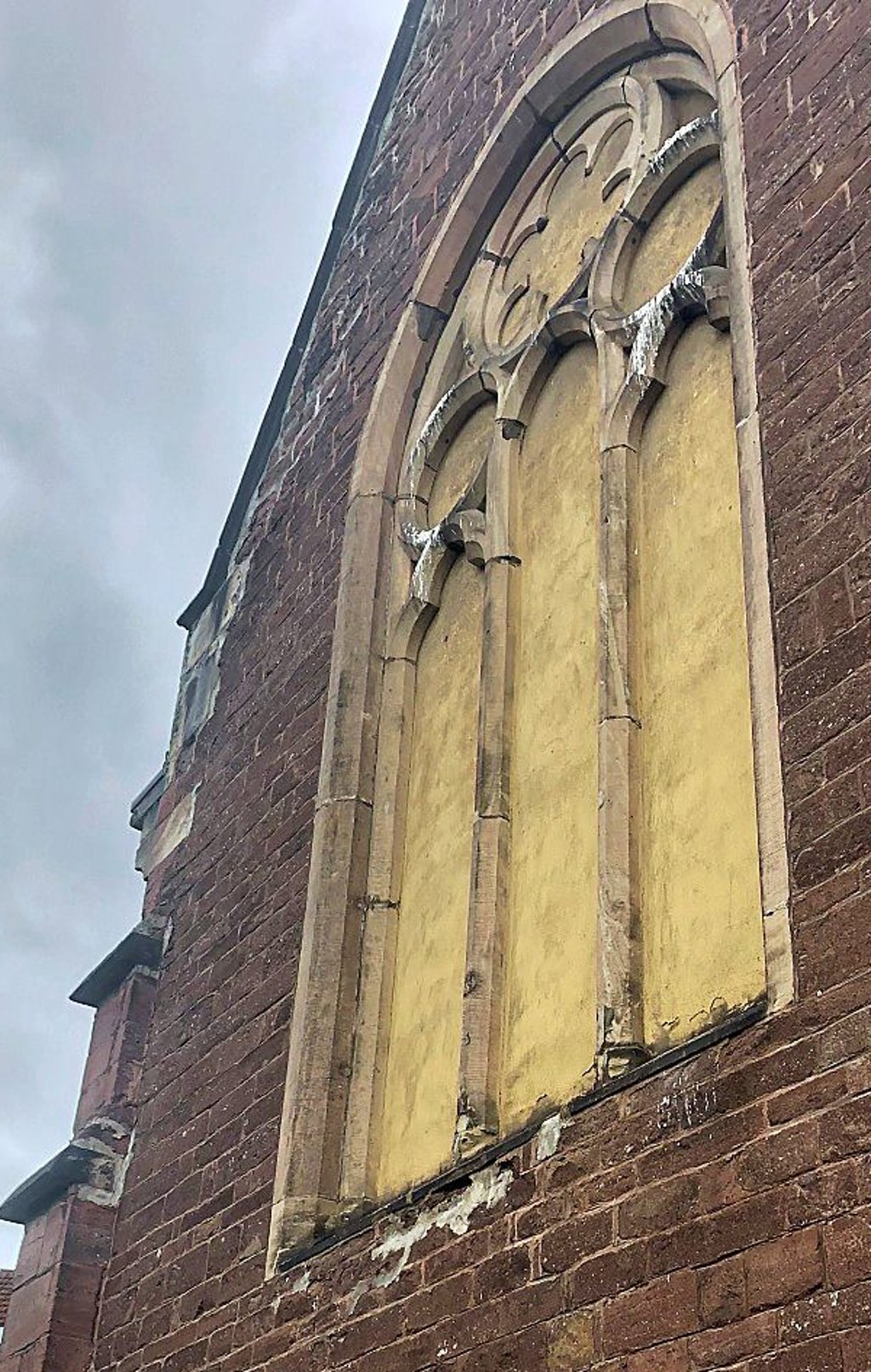 Das zugemauerte Chorfenster