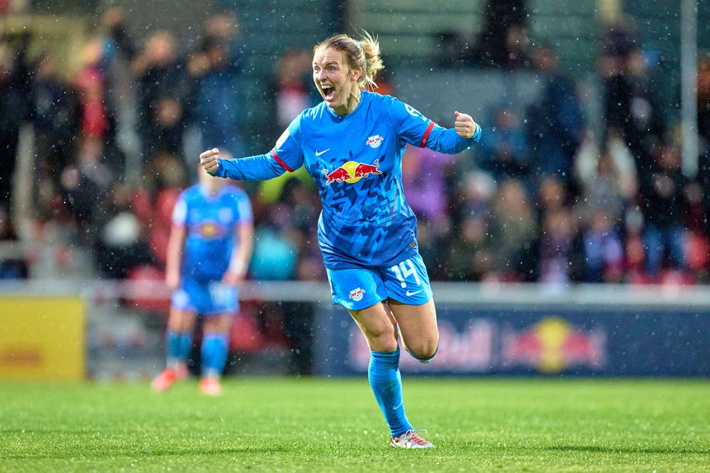 Mimmi Larsson bejubelt ihren Treffer zum 1:0 gegen Leverkusen.