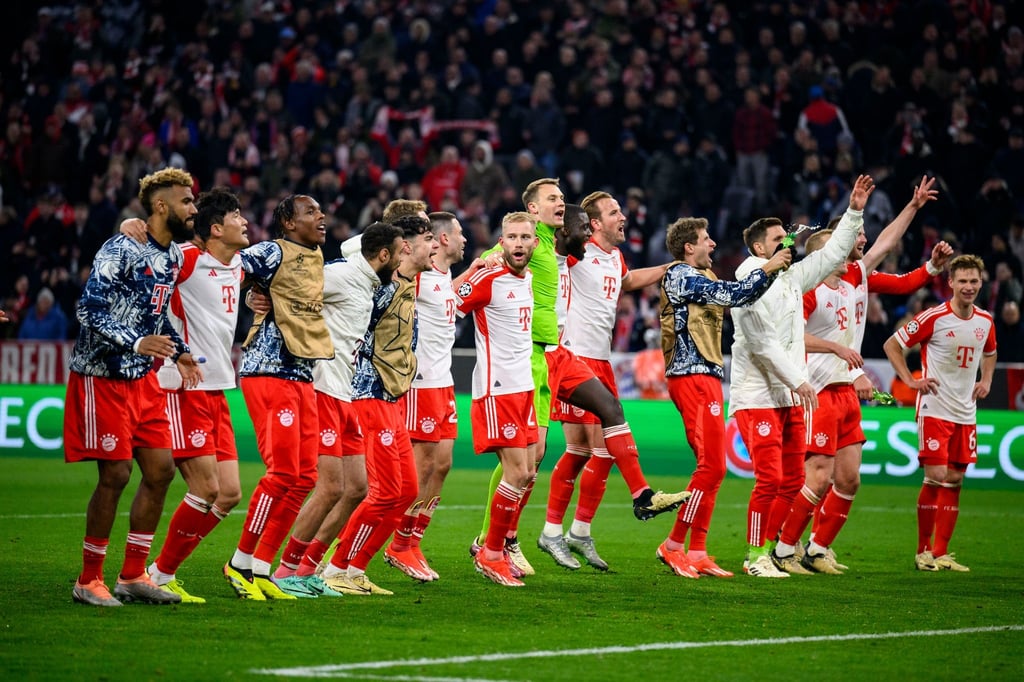 Die Spieler des FC Bayern München jubeln nach dem Sieg gegen den FC Arsenal.