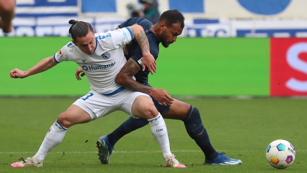 Am Sonntag (21. April 2024) ist der 1. FC Magdeburg bei Hansa Rostock zu Gast. Wir zeigen, wer das Spiel überträgt.