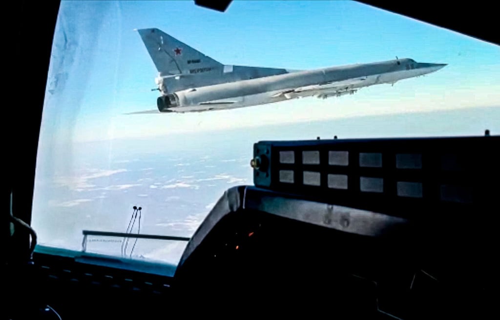 Videostandbild eines Überschallbombers vom Typ Tupolew Tu-22M3 der russischen Luftwaffe (Archivbild). Nach Moskauer Angaben stürzte das Flugzeug im südrussischen Gebiet Stawropol bei der Rückkehr von einem Kampfeinsatz ab.