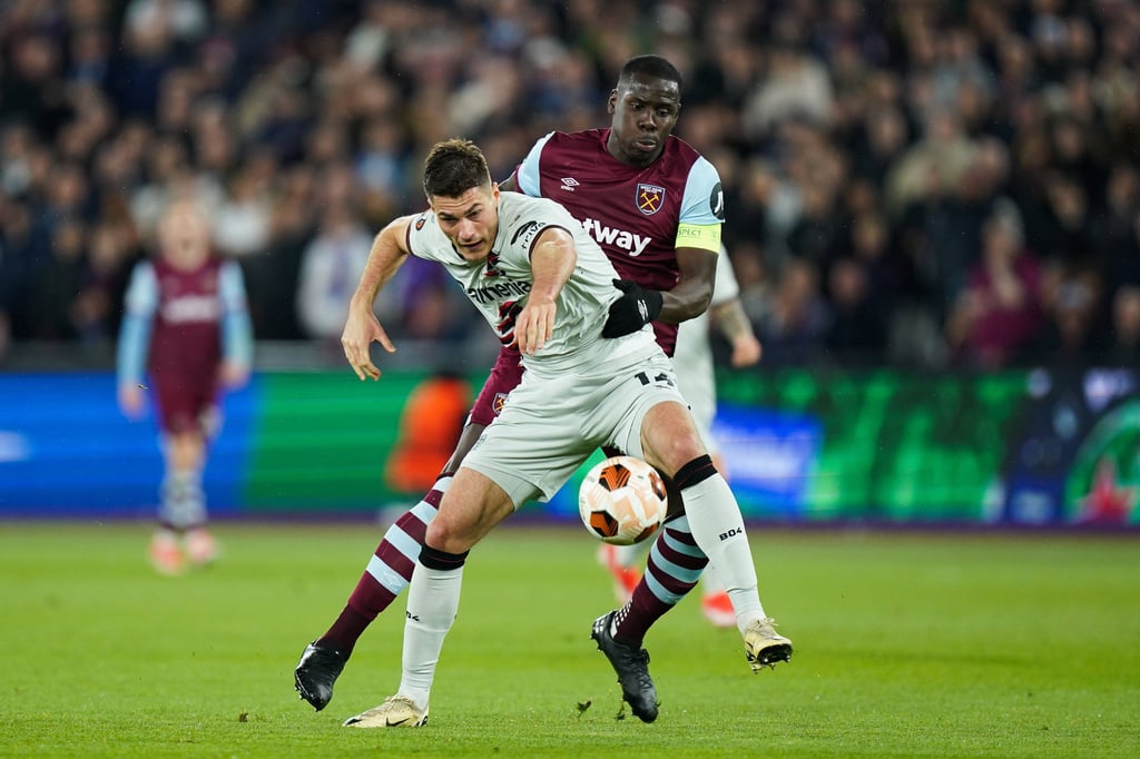 Seit 44 Pflichtspielen ungeschlagen: Patrik Schick (vorne) und Bayer 04 Leverkusen. 