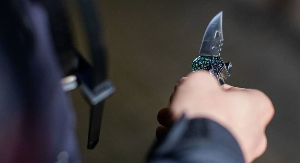 Jugendliche haben in Merseburg auf einen 16-Jährigen eingestochen, nachdem sie keine Zigaretten bekamen.