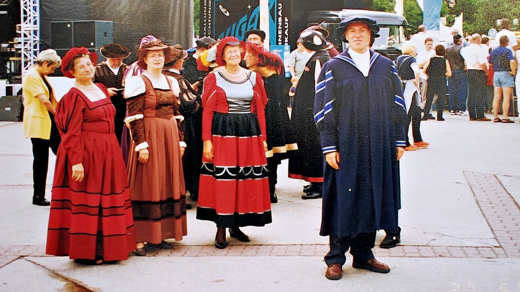 Stadtgeschichte kann man ohne historische Kostüme schwer darstellen. Vor 25 Jahren waren viele Teilnehmer prachtvoll gekleidet. Das soll beim Umzug im Juni ähnlich gelingen.