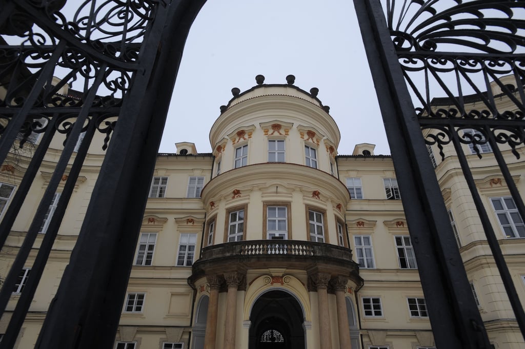Das Palais Lobkowicz, die deutsche Botschaft in Prag.