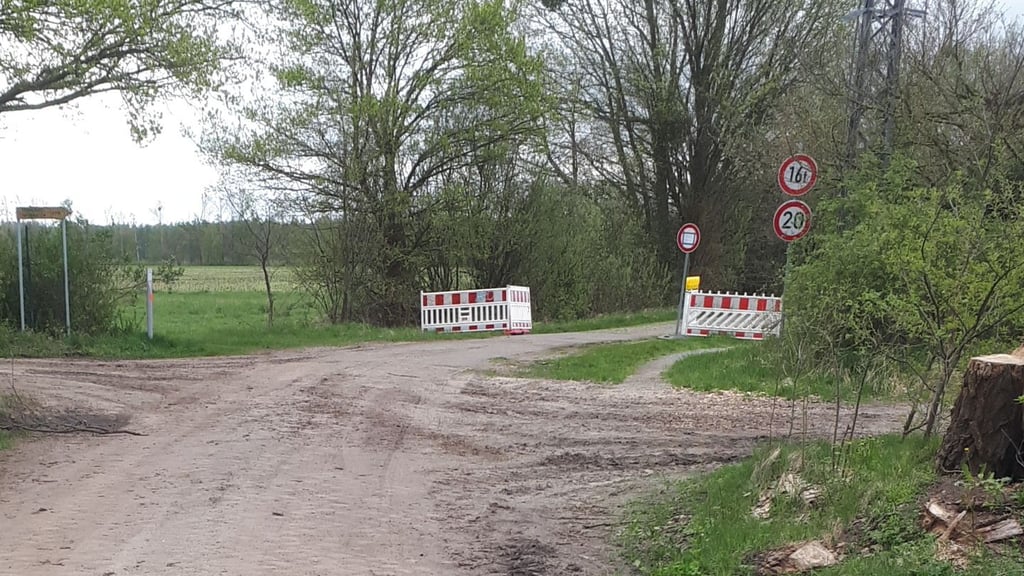 Straße zum Friedrichskanal bei Mieste.