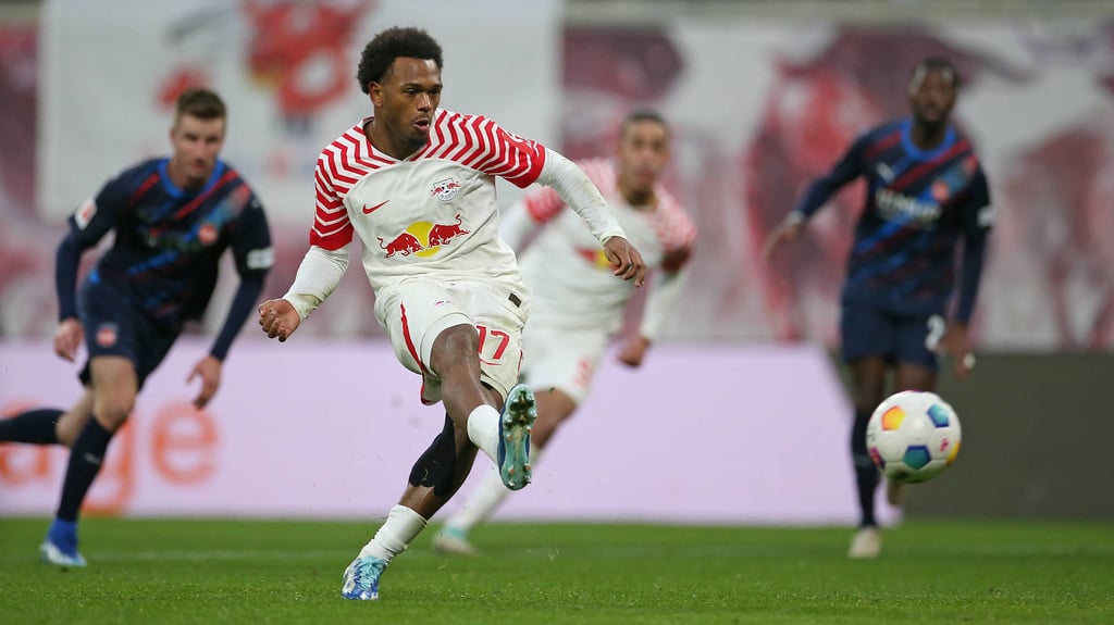 Lois Openda war bei RB Leipzigs Hinspiel-Sieg gegen 1. FC Heidenheim nicht zu stoppen.