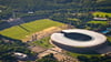 Die Luftaufnahme zeigt das Olympiastadion und den Umliegenden Olympiapark.
