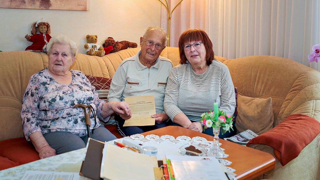 Alfred Thamm gehört zu den AWG-Mitgliedern der ersten Stunde und zog im Herbst 1956 in den Neubau der Albrechtstraße. Mit seiner Frau Ruth ist er fast 70 Jahre verheiratet und wohnt fast ebenso lange hier. Tochter Marion Hentrich besucht regelmäßig ihre Eltern in Zeitz.