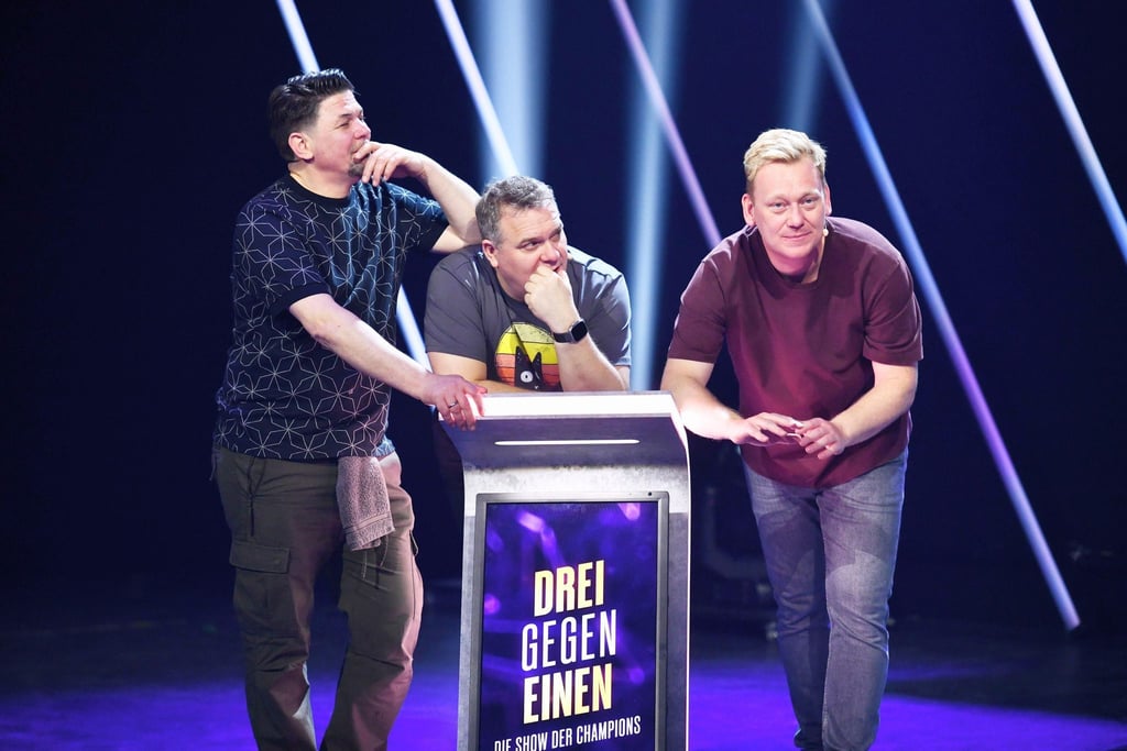 Tim Mälzer (l-r), Elton und Jens „Knossi“ Knossalla stellen sich der Herausforderung.