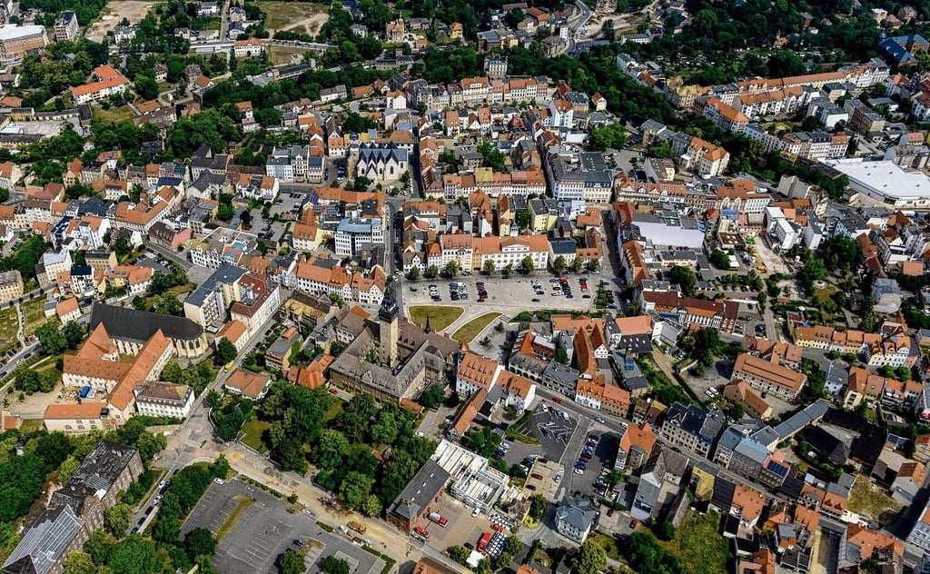 Schön sieht die Stadt aus, so aus der Luft. Aber wohin soll sich Zeitz entwickeln? Mehr Wirtschaft oder mehr "gutes Wolhnen"?