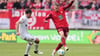 FCK-Profi Filip Stojilkovic (r) behauptet den Ball gegen Wiesbadens Sascha Mockenhaupt.