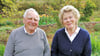 Freyburgs Alt-Bürgermeister Martin Bertling und seine Ehefrau Dorothea sitzen im heimischen Garten hoch über den  Dächern Freyburgs. Seit 57 Jahren ist das Paar verheiratet.