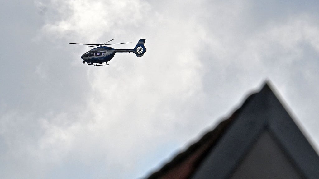 Ein Polizeihubschrauber kreiste am Sonntagvormittag über Aschersleben.