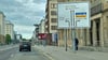 Dieses Hinweisschild auf der Otto-von-Guericke-Straße in Madeburg soll Autofahrer warnen, wenn der Citytunnel rechts  gesperrt ist. Stadträte schlugen vor, dass darüber bereits früher informiert wird, um Staus an der Kreuzung zu vermeiden.